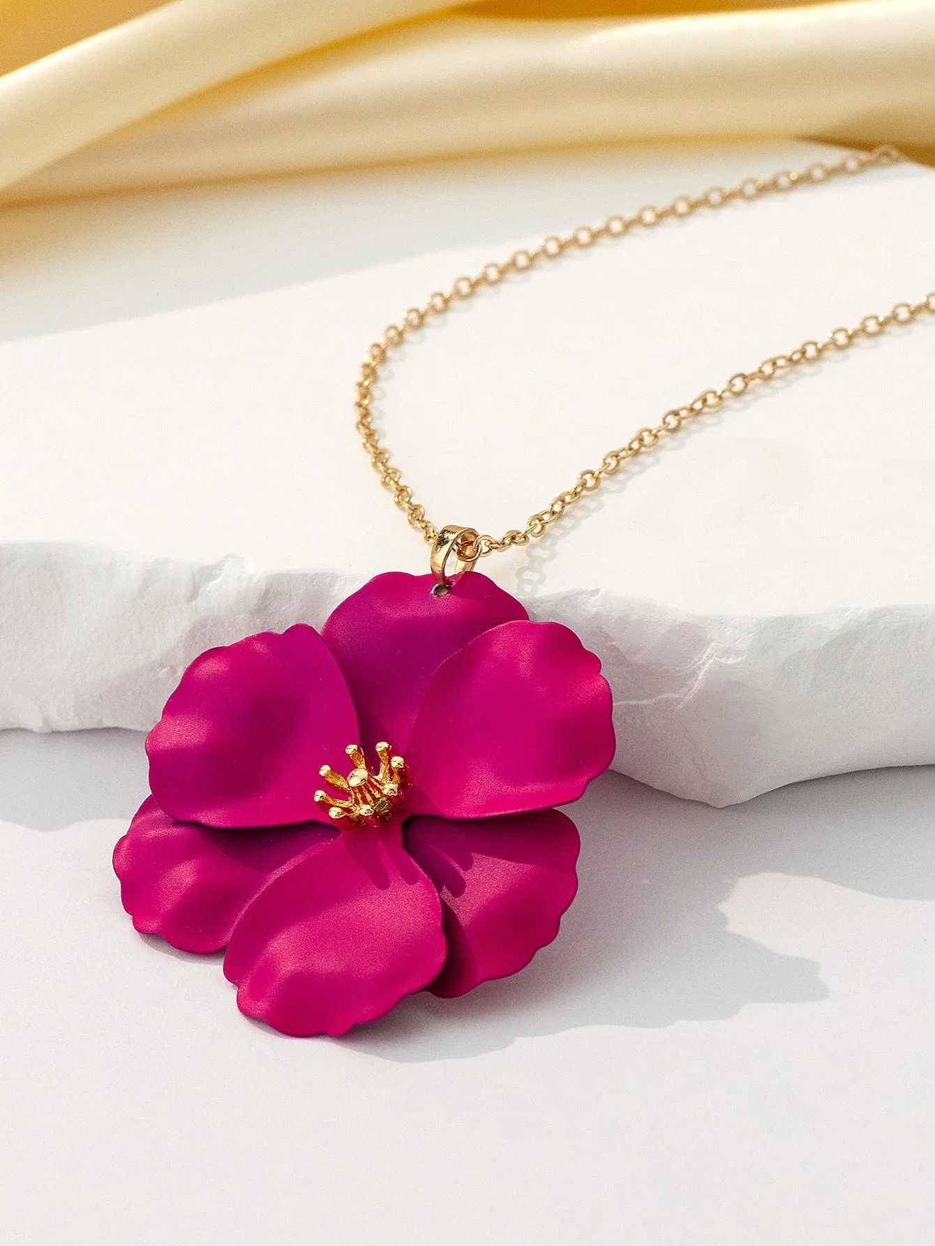 1pc Metallic Colorful Exaggerated Tender Flower Pendant Necklace for Women