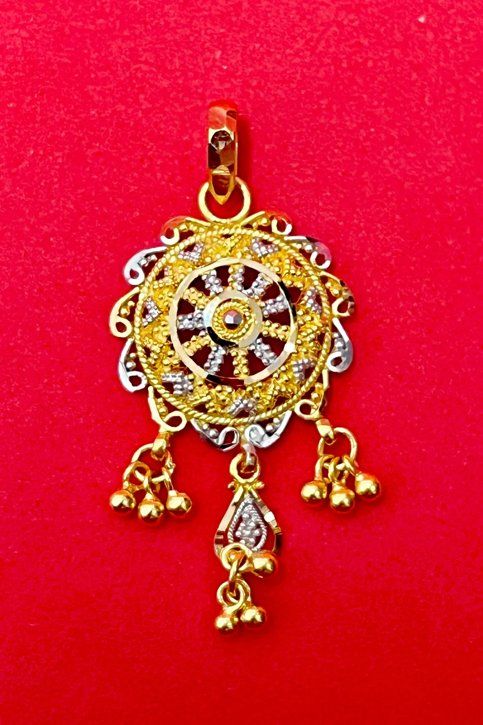 22 KT Gold Round Engraved Bells Pendant Set (D130)