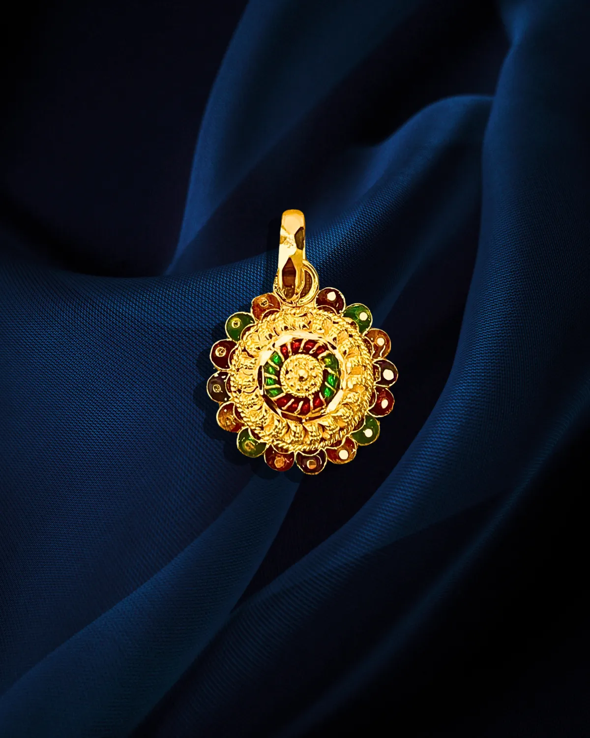 22 KT Gold Traditional Round Multicolor Pendant Set (D122)