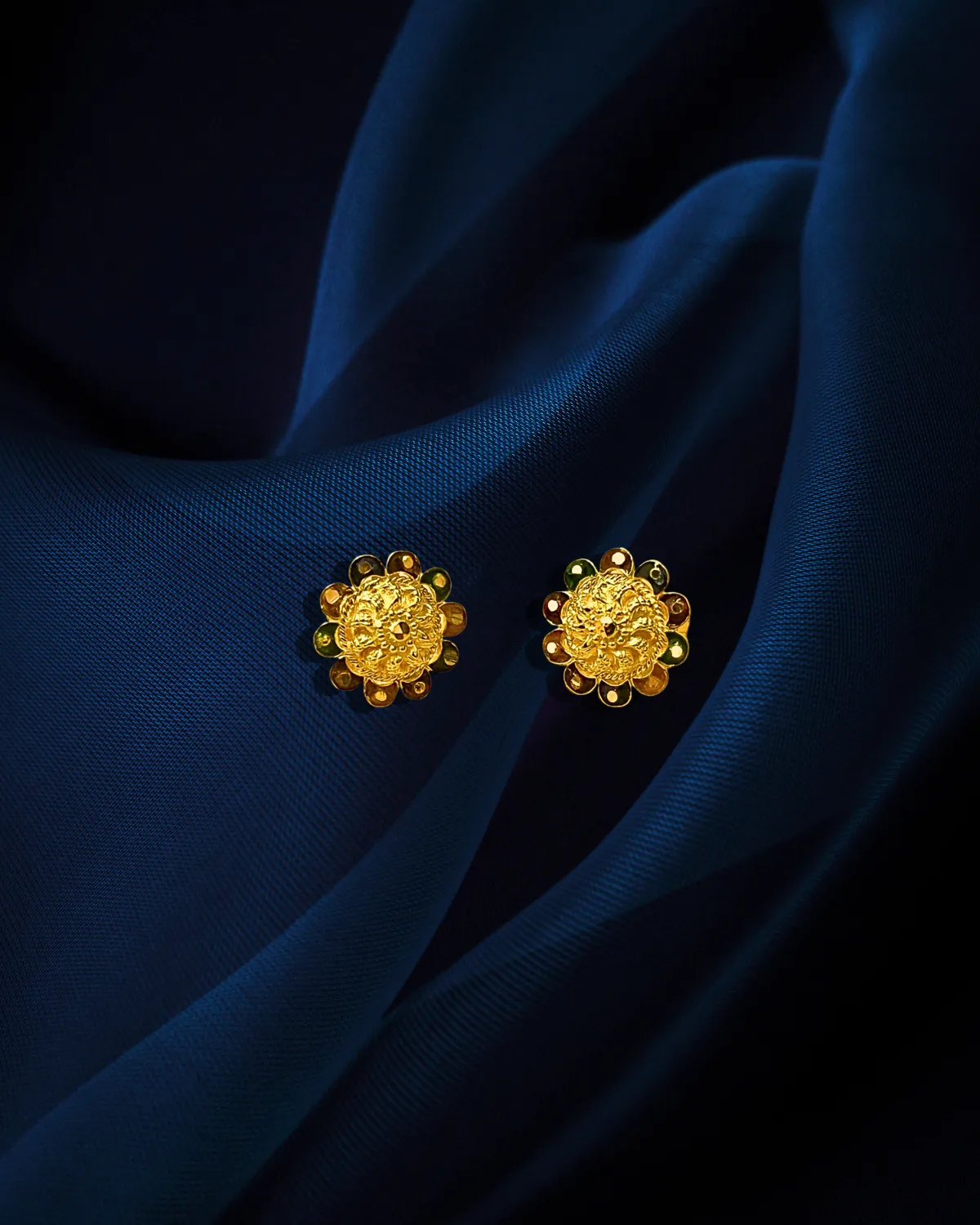 22 KT Gold Traditional Round Multicolor Pendant Set (D122)