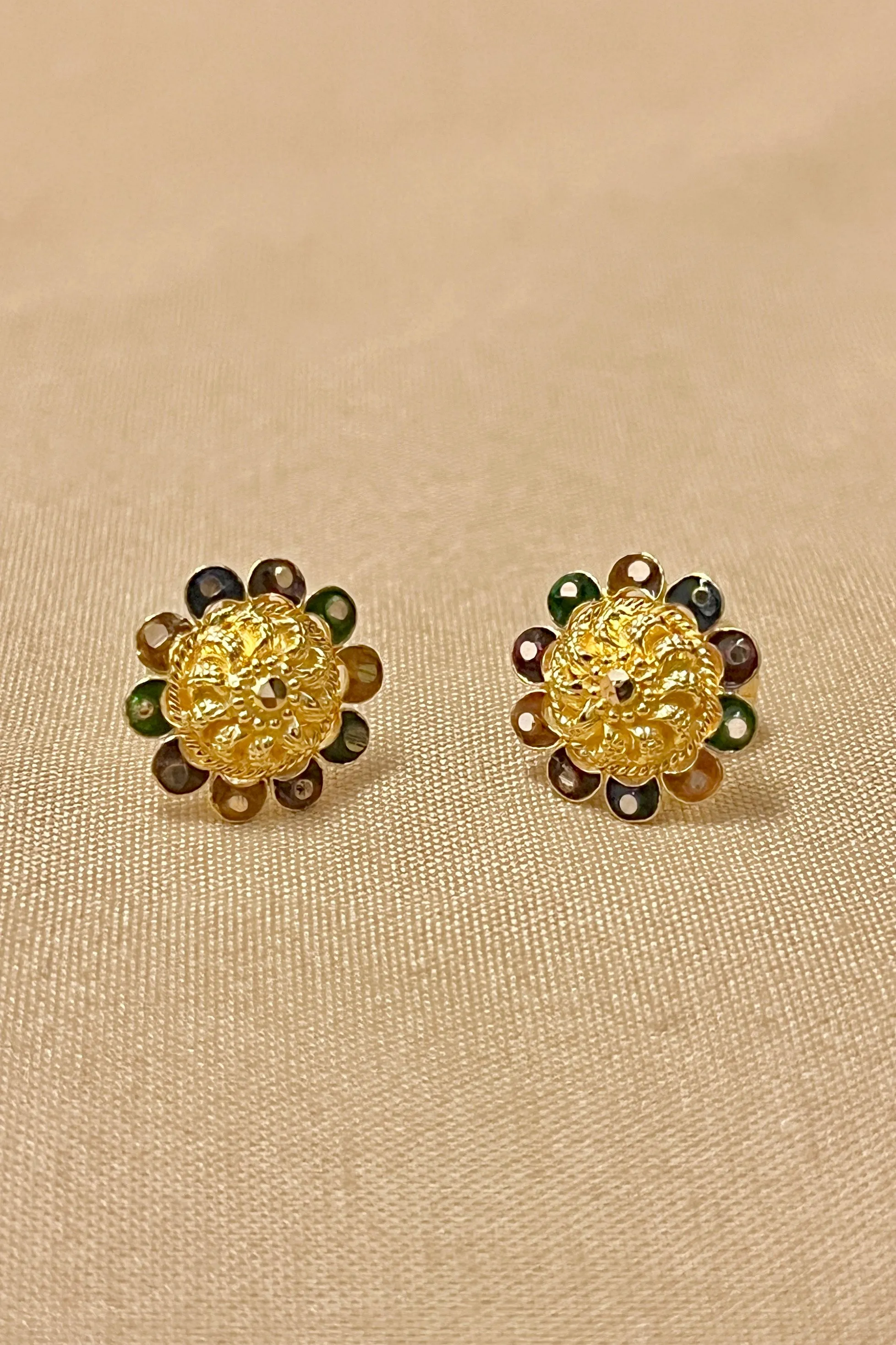 22 KT Gold Traditional Round Multicolor Pendant Set (D122)