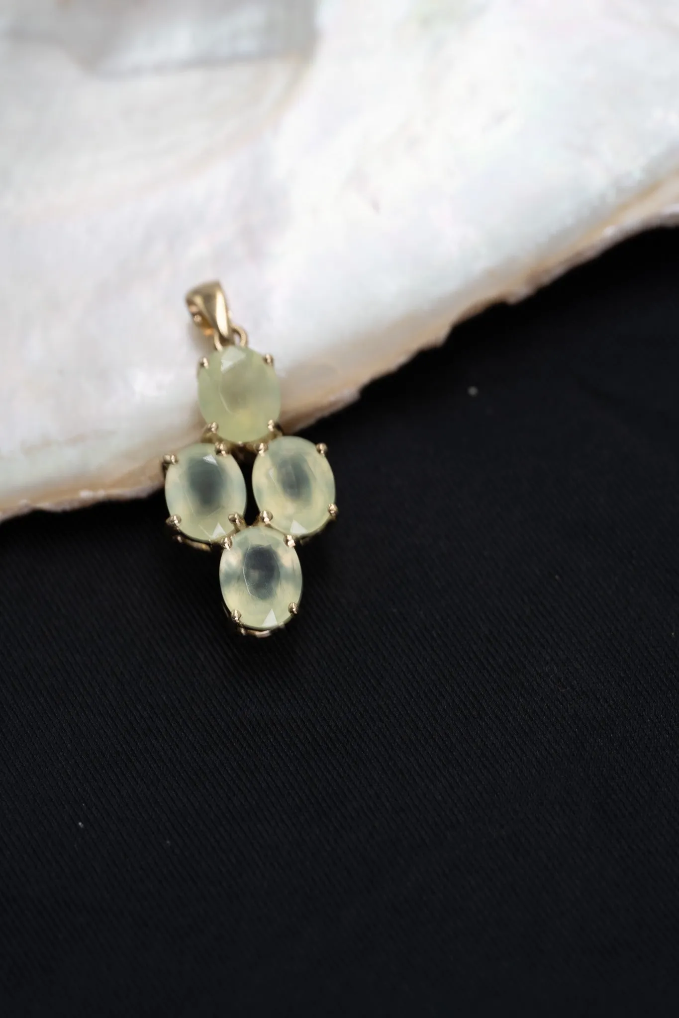 9ct Yellow Gold Quartz Pendant