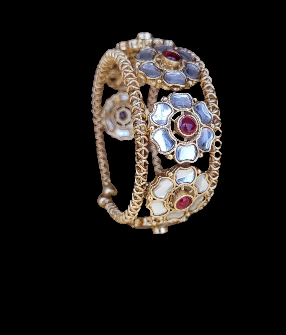 Broad kundan openable bracelet